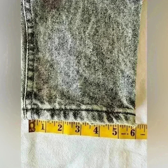 Vintage Chic Acid Wash High Waisted Mom Jeans Size 28, inseam 28 - Picture 6 of 12